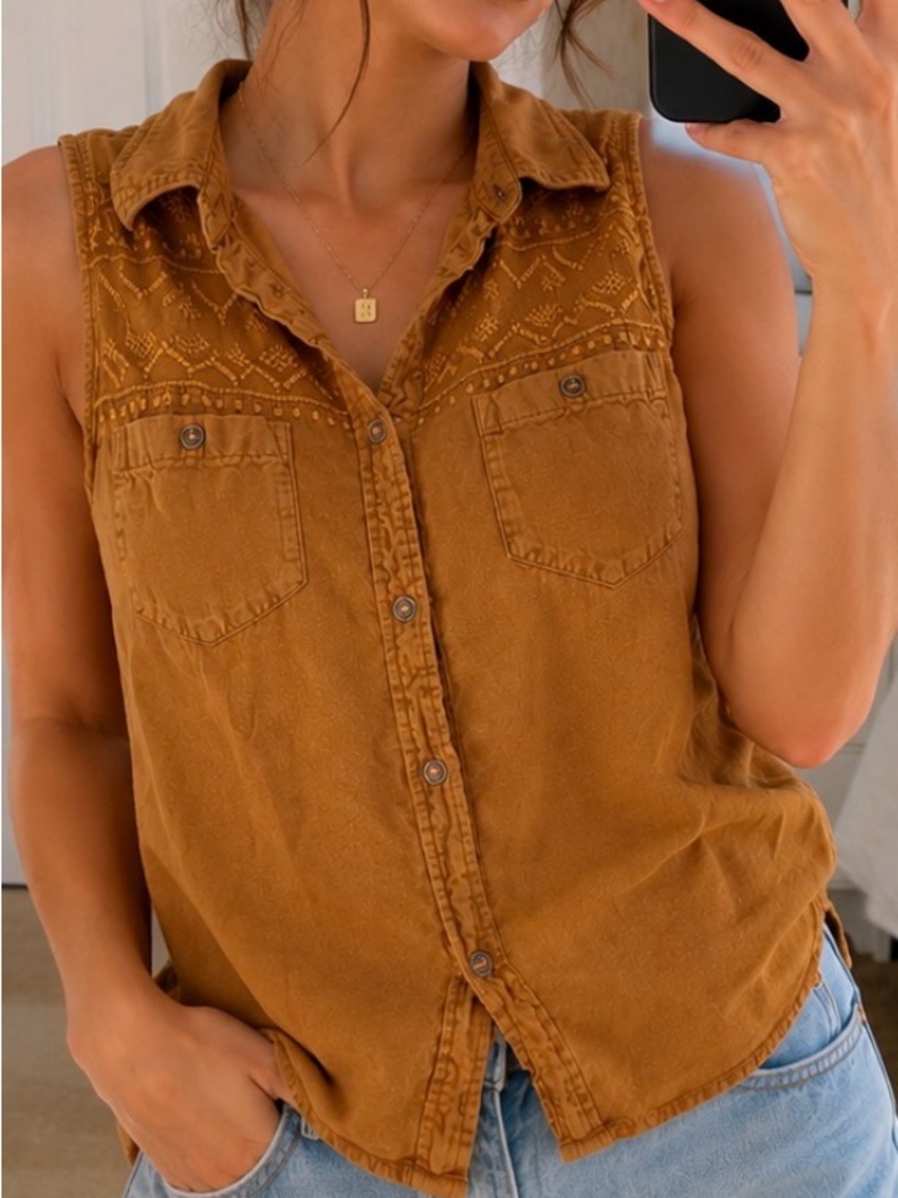 Mudd Embroidered Sleeveless Button-Front Tank in Warm Rust